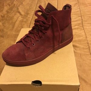 Burgundy suede ugg boots!!suede spray never used